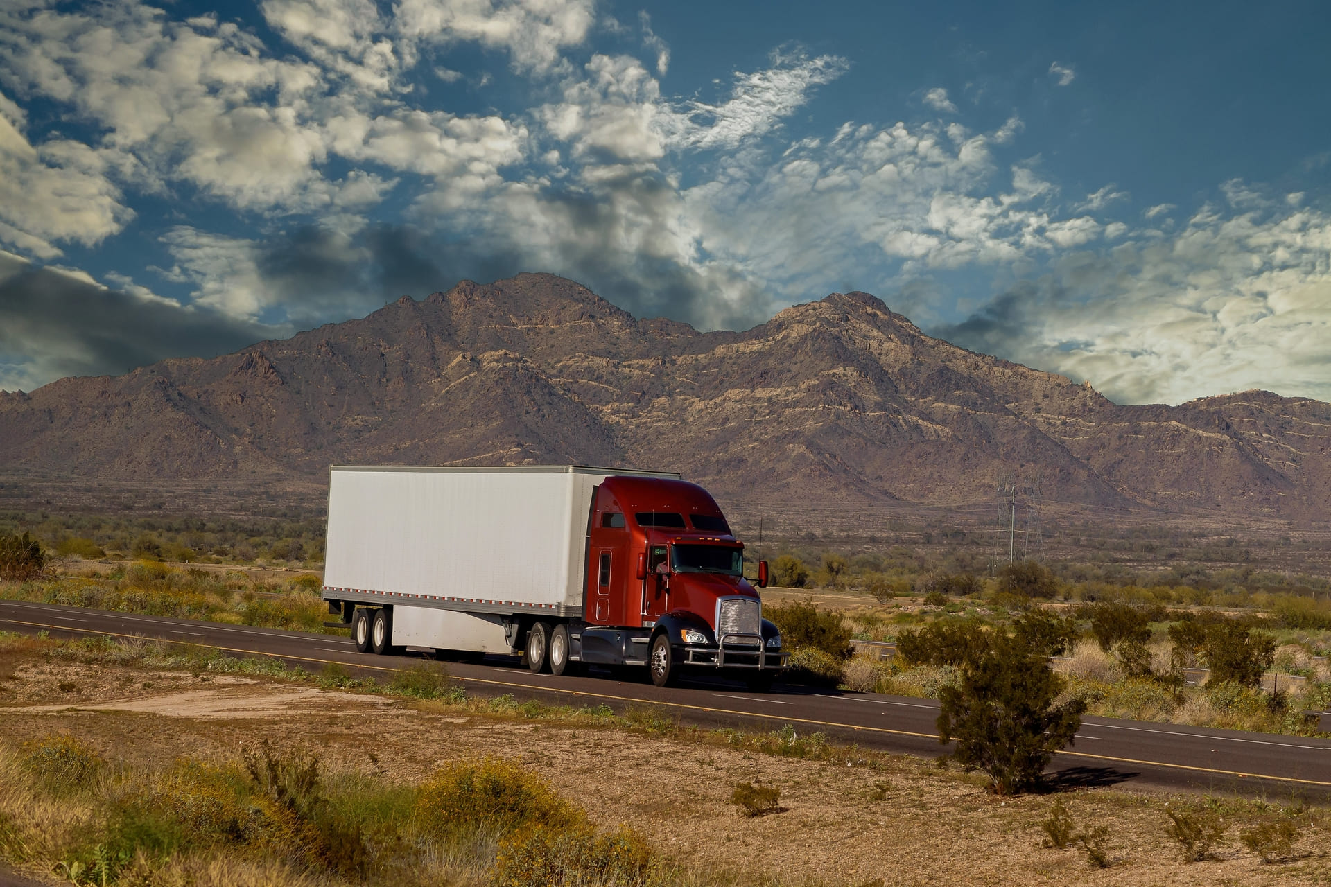 Piture of a Classic Big Rig in the Desert